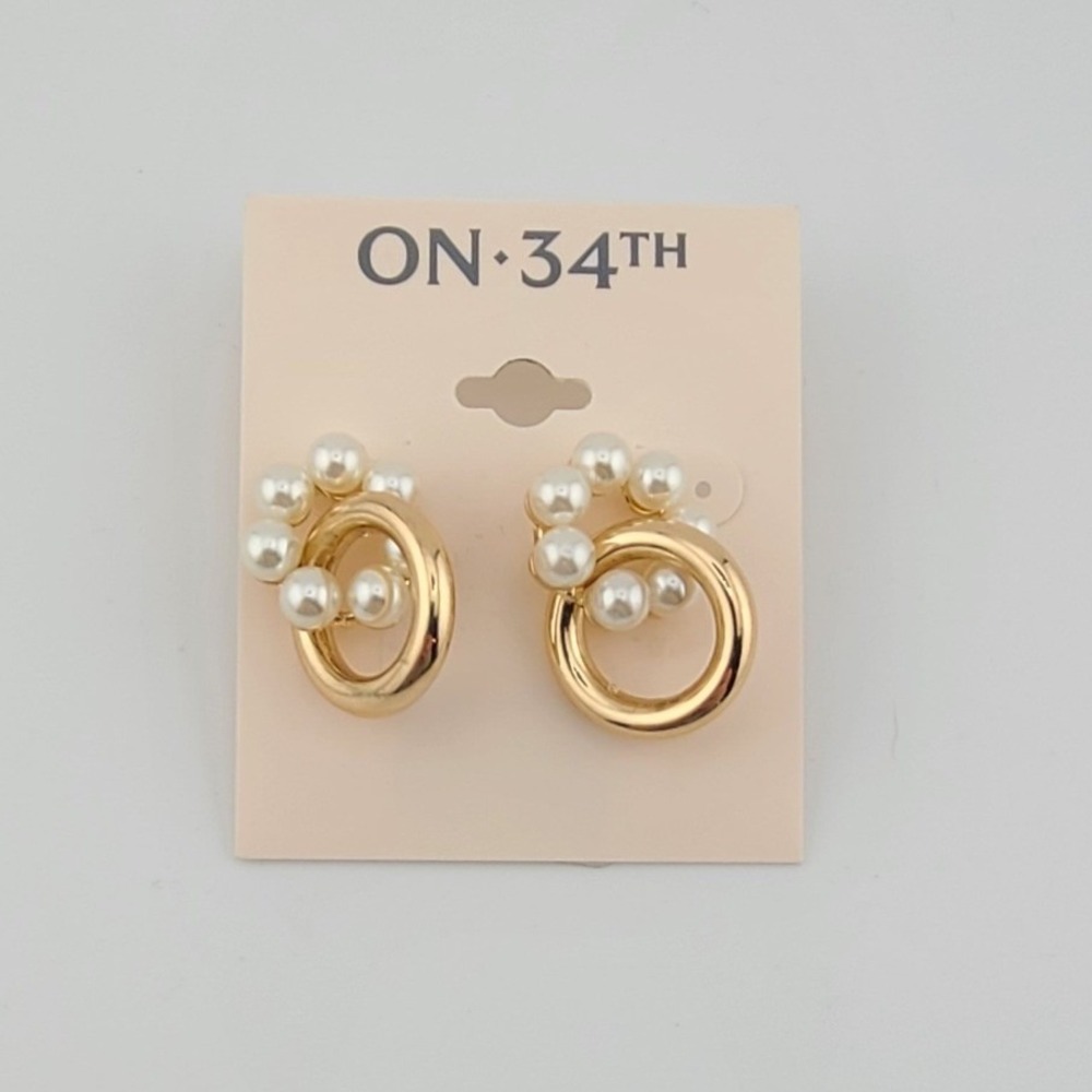 On 34th Gold Tone Faux Pearl Interlocking Double Hoop Stud Earrings NEW
